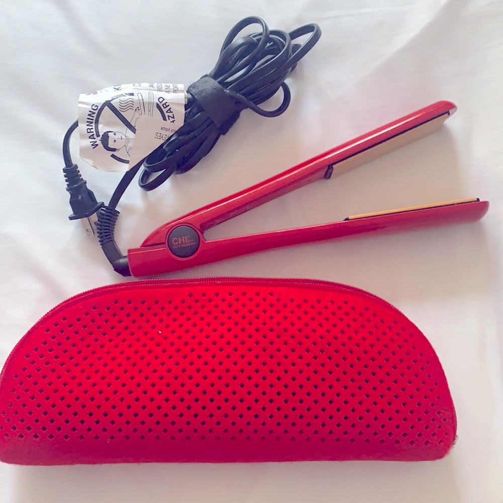 Ulta Chi Straightener plus carrying case
